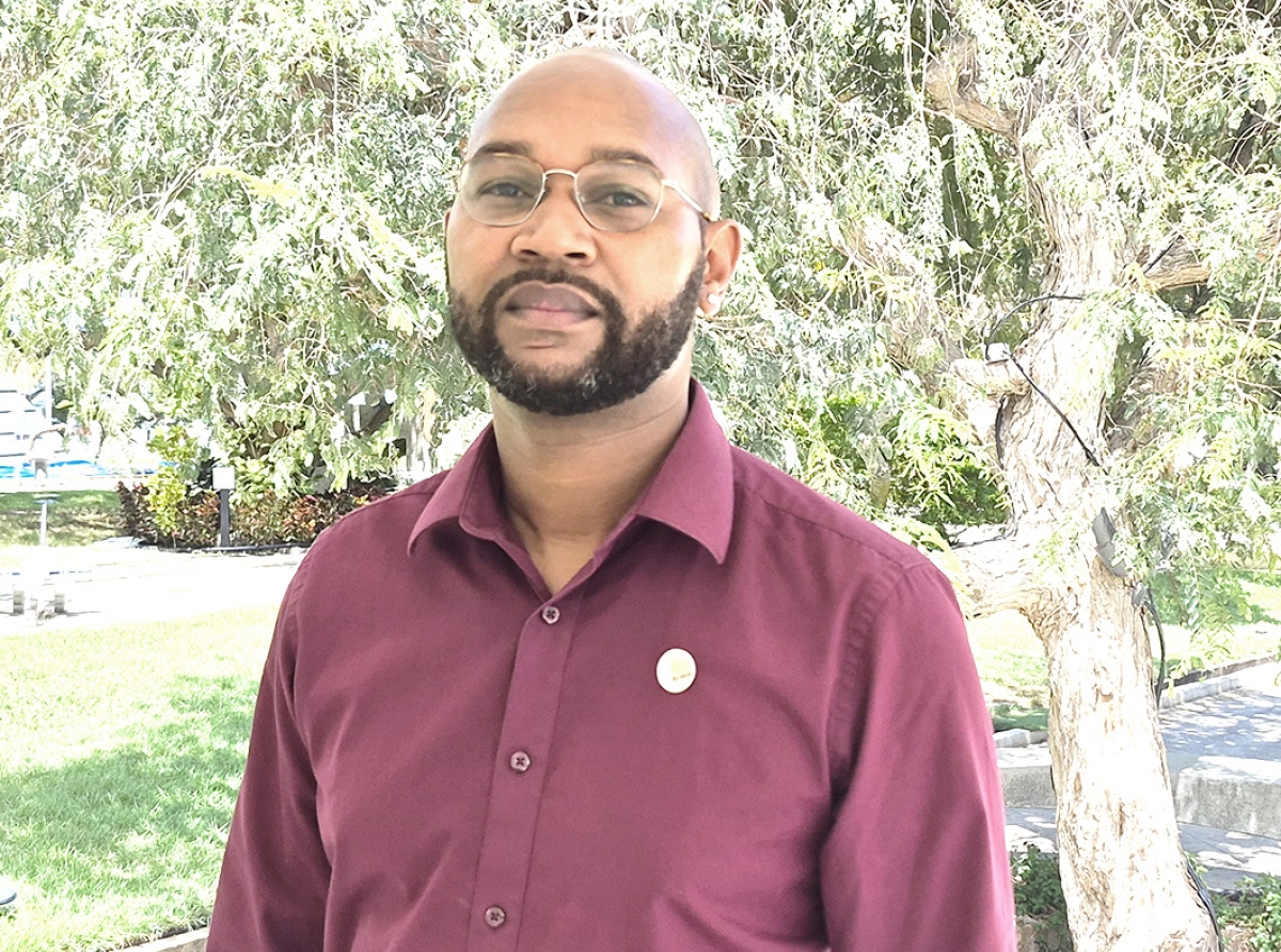 Lo bin cu diferente tayer di trabao cu tin di haber cu comunicacion